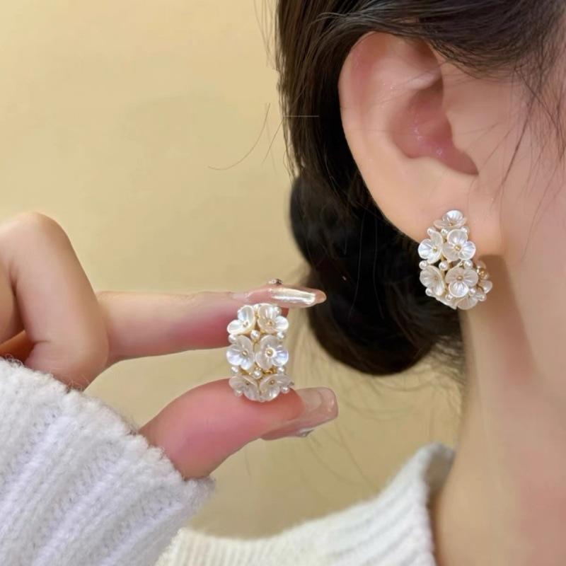 French Retro Elegant Flower C Ring Stud Earrings Light Luxury Niche Temperament Versatile Earrings Women's Fashion Trendy Earrings
