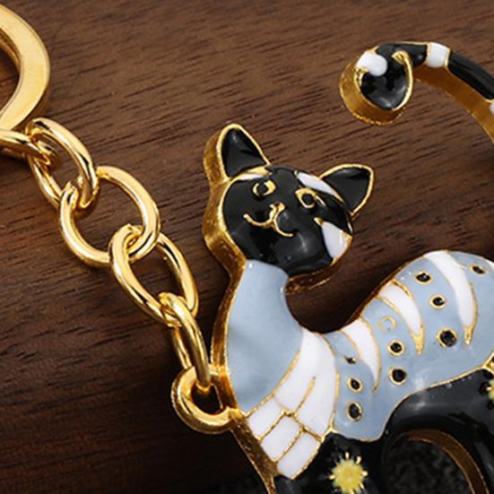 Cat Keychain Pendant Lightweight Metal Keychain Creative Enamel Cat Keyring Portable Key Chain Bag Charms Fun Accessories Gifts
