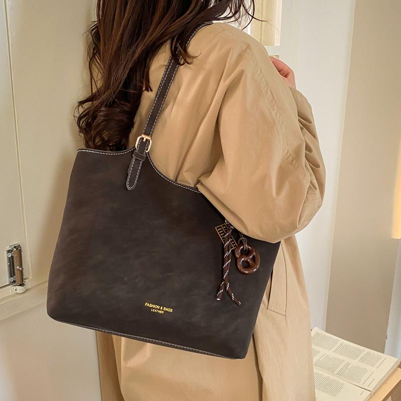 Retro hochwertige Tote-Tasche Damen Frühling und Herbst neue trendige Handtasche mit großem Fassungsvermögen für die Arbeit Pendeln Umhängetasche Tasche