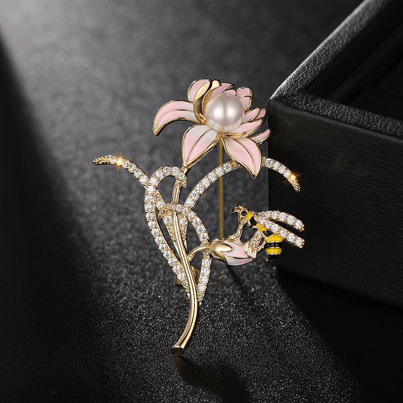 Bo Xin Yun Elegant Peony Pearl & Zircon Bee Brooch