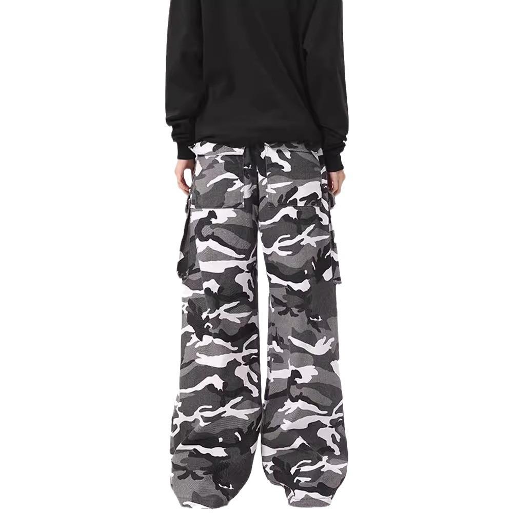 Men's Retro Hiphop Camouflage Cargo Pants: Loose, Straight-Leg, Multi-Pocket Design.