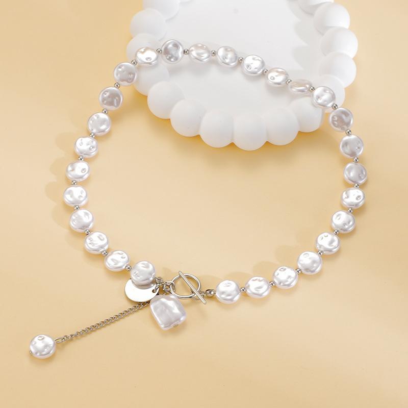 Einfache einlagige Barock-Imitation Flachperlen Halskette, kalter Wind Fransen Pulloverkette