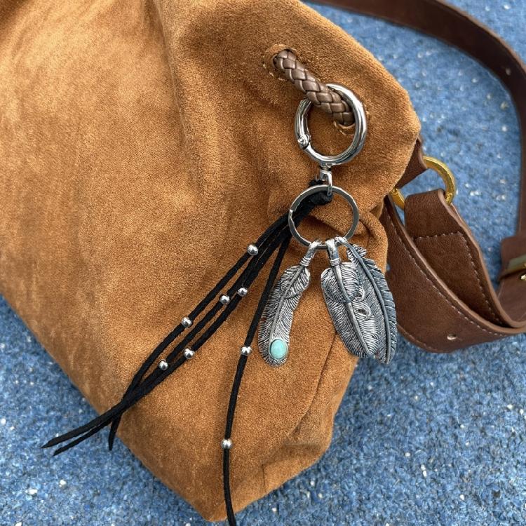 Metallic Alloy Keychain With Feather Tassels Design Versatile Bag Backpack Decoration Sturdy Fashion Jewelry Accessory