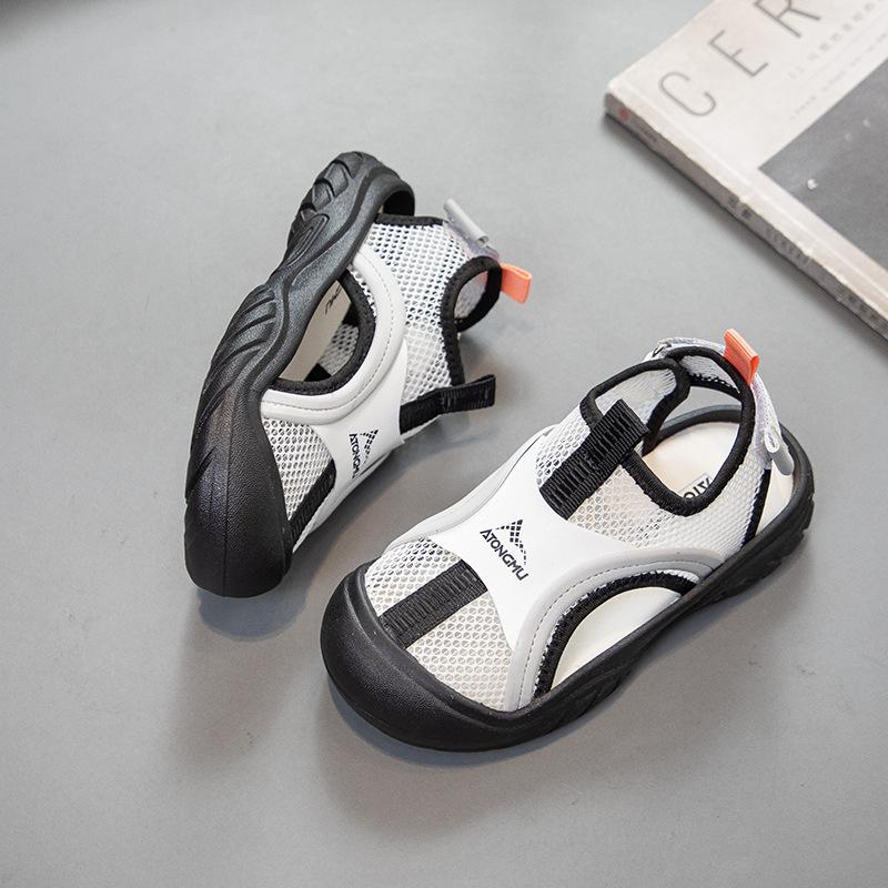 Kindersandalen Sommer neue Jungen und Mädchen Studenten Sportsandalen weiche Sohle Zehenschutz rutschfest Mädchen hohle Schuhe