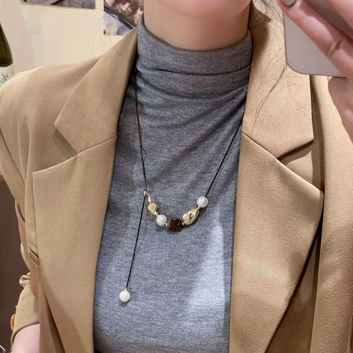 Elegant French Tiger Eye Pearl Clavicle Necklace: Light Luxury and Unique High-End Design