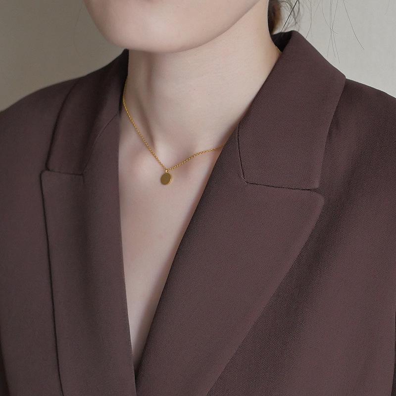 18K Gold-Plated Titanium Steel Round Disc Necklace - Classic European & American Layered Clavicle Chain Jewelry