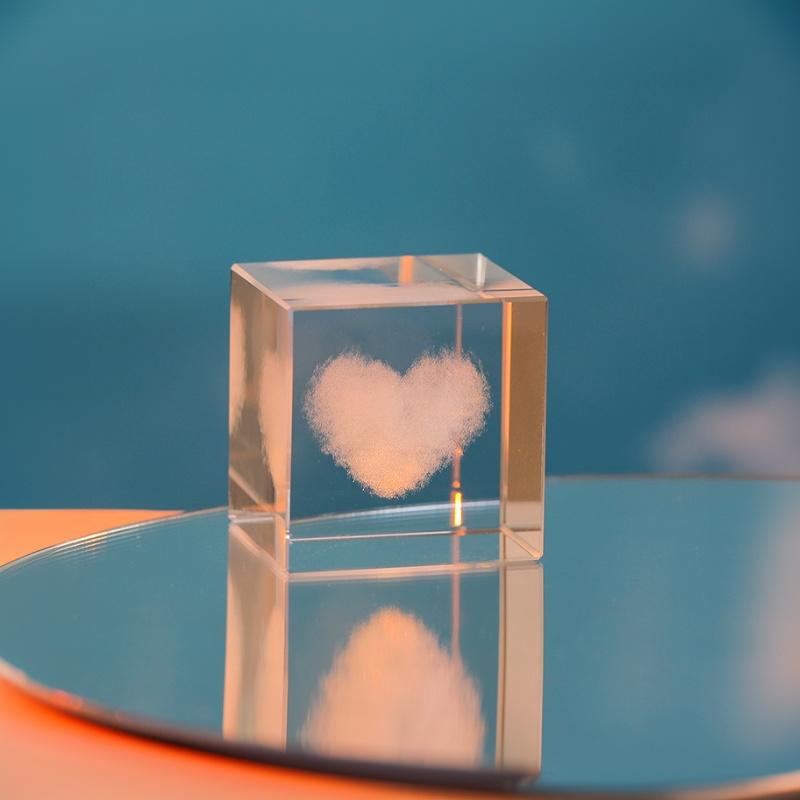 3D Engraved Crystal Cube Cloud Heart Whale Pattern Transparent Square Crystal Ornament For Desktop Home Decoration Gifts
