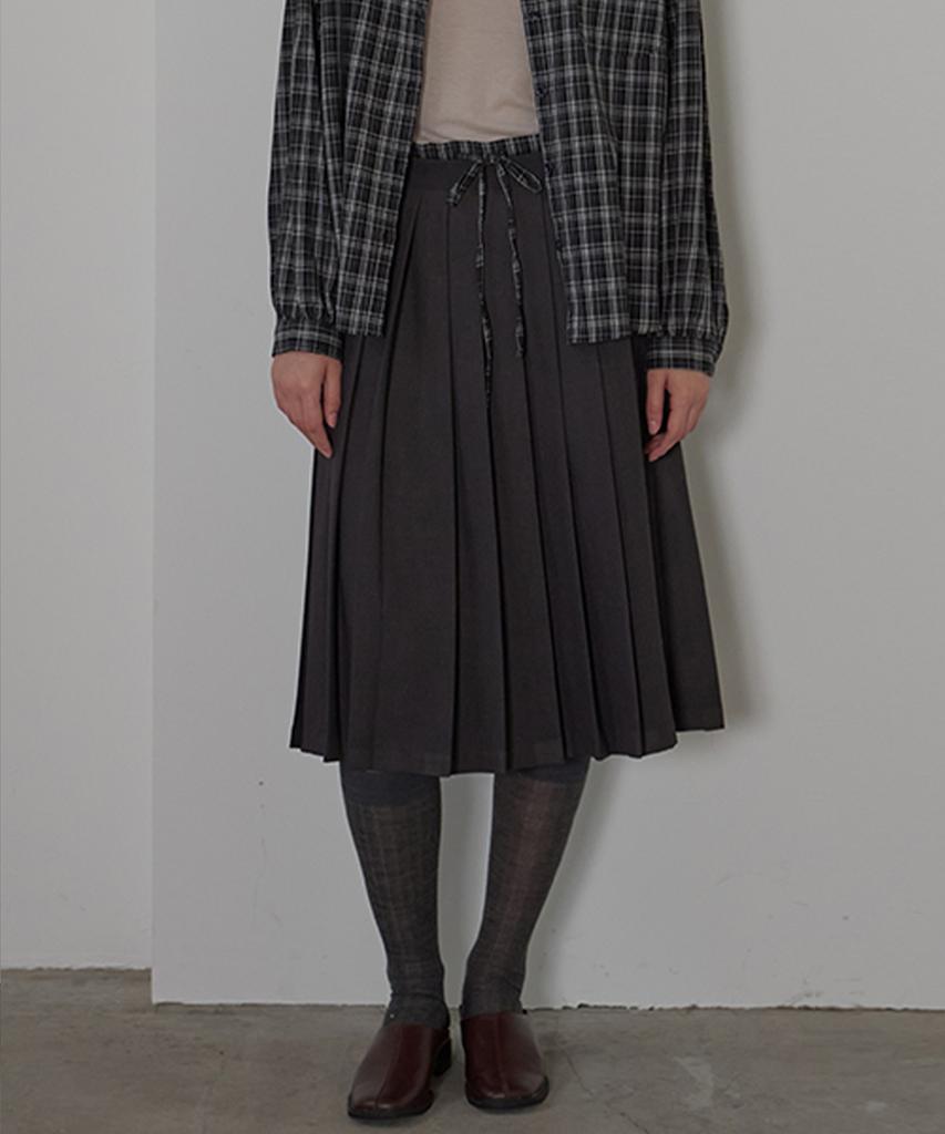 Button Check Coloring Pleats Midi Skirt (Charcoal)