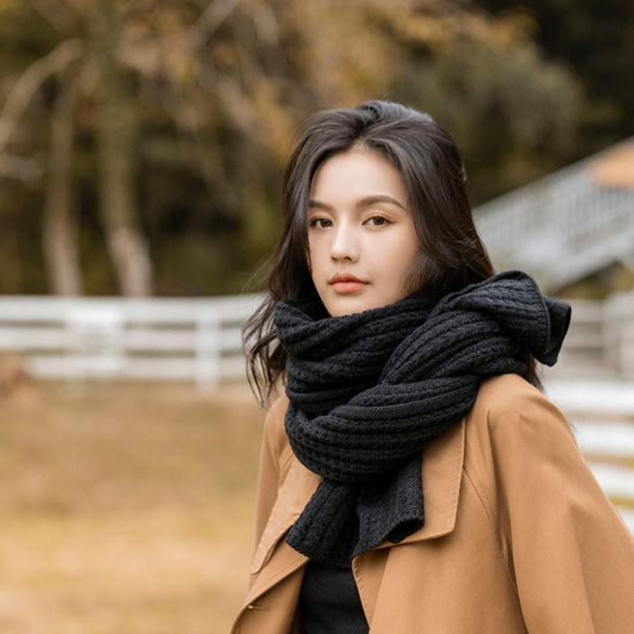 Schals für Männer und Frauen im Herbst und Winter mit einfarbiger Strickwolle, um Studenten und süße Paare warm zu halten