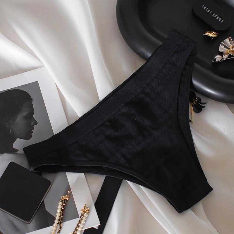 Large Seamless Underwear for Women Breathable Skin Friendly Comfortable Low Waist Briefs Sports Fitness No Trace High Slit Triangle Panties