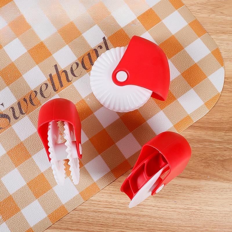 Wielofunkcyjny Nóż do Ciasta, Ręczny Wałek do Pieczenia z Wytłaczaniem, Kółko do Cięcia, Narzędzie do Robienia Skrętów z Ciasta na Pizzę i Smażonego Ciasta