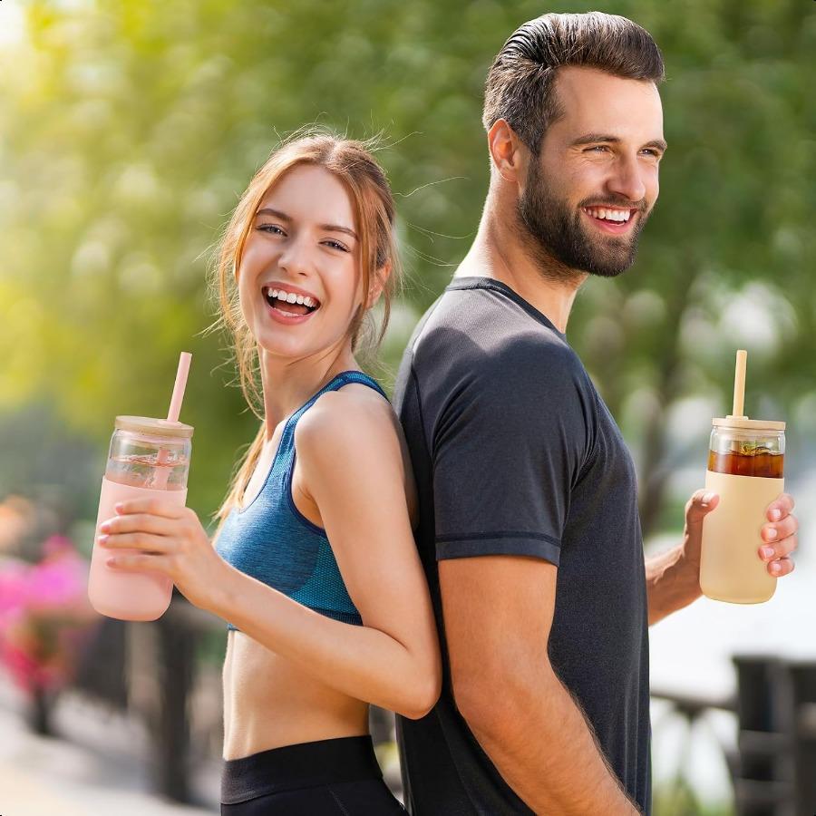 

Стеклянные стаканы 20 унций с бамбуковыми крышками и соломинками, стаканы для питья в форме пивной банки с силиконовым защитным рукавом, набор стаканов для холодного кофе United States