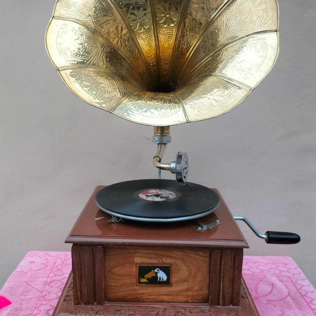 Vintage Revival: Designer Wind-Up Gramophone - An Elegant Phonograph for Home or Office Decor With Drawer