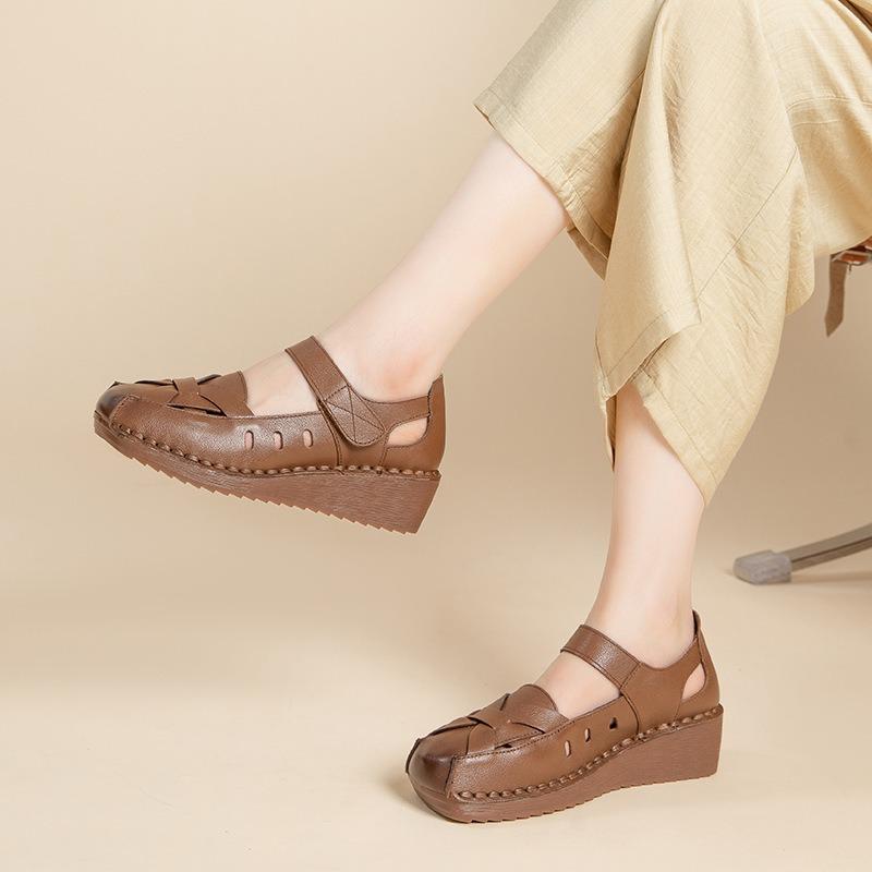 

Summer retro wedge heel middle-aged mother sandals shallow mouth women s sandals beef tendon soft bottom hole shoes 41 темно-коричневого