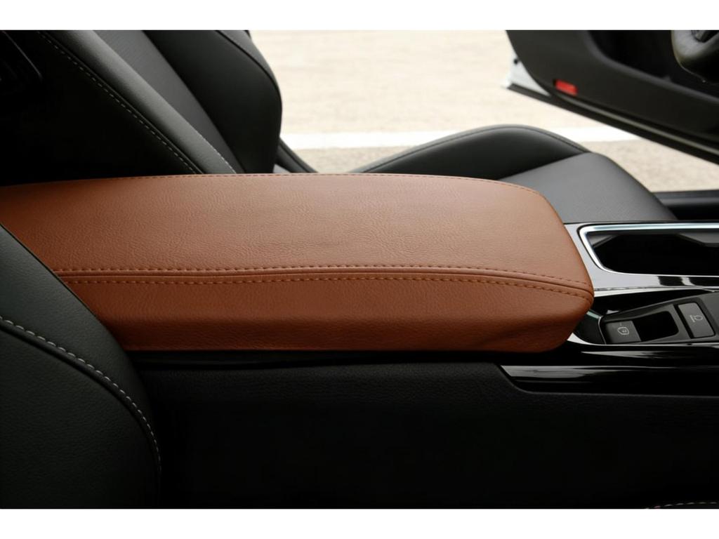 Microfiber Leather Armrest Cover for 2024-2026 Camry 9th Gen - Durable, Wear-Resistant, and Dirt-Resistant.