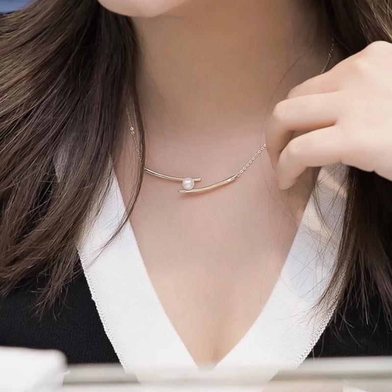 Elegant S925 Sterling Silver Water Drop Necklace - Women's Luxury Niche Design Choker with a Simple, Trendy Style.