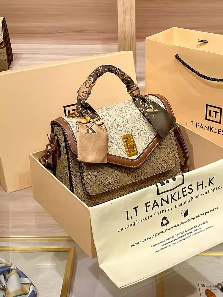 Кожаная сумка большого объема маленькая квадратная новая женская осенне-зимняя сумка сумка на одно плечо через плечо винтажная женская сумка 5890₽