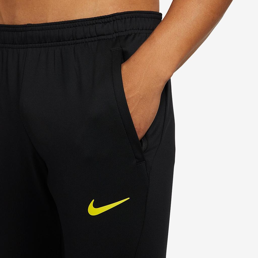 Nike Inter Mediolan 22/23 Liga Mistrzów Dri-Fit Strike Dopasowane Spodnie Piłkarskie Męskie Spodnie DR1576-010