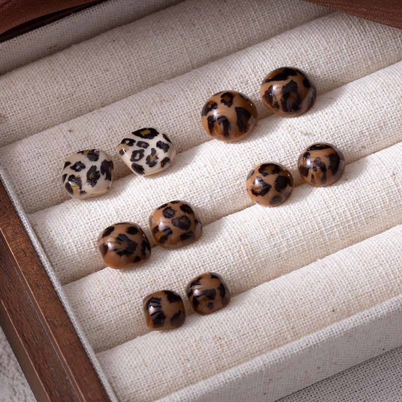 French Retro Leopard Print Ball Stud Earrings Niche Cold Wind Earrings Women'S Elegant And Gentle Temperament Earrings