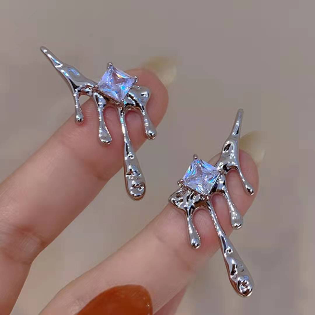 

Simple Geometry Triangle Grey Glass Studs Earrings for Women New Trendy Light Luxury Temperament Charming Party Zircon Gift