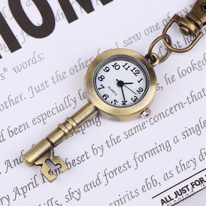 Niedliche schöne Taschenuhr im Markenstil mit Schlüsselanhänger und Kette aus Quarz