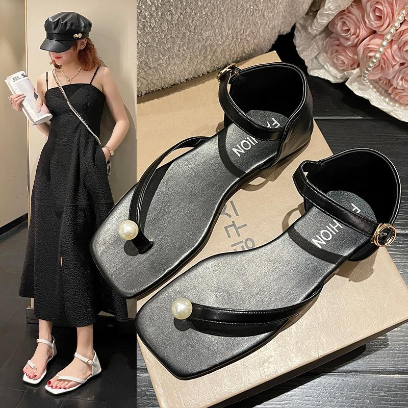 New Summer Korean Version Flat-heeled Toe Pearl Sandals Women's Square Head Open-toed Herringbone Beach Women's Sandals