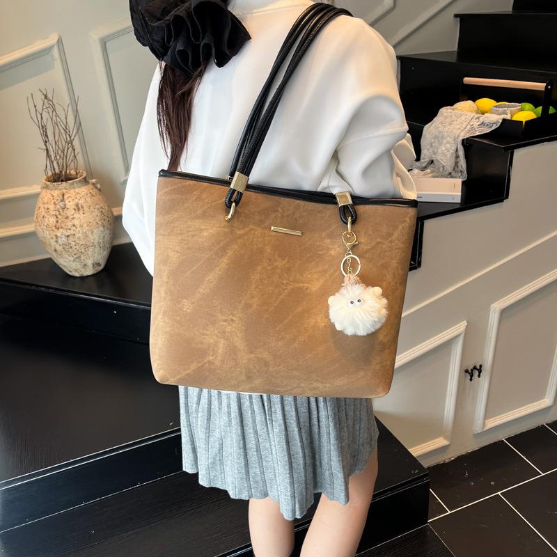 Premium retro shoulder bag women's fashion versatile casual large-capacity commuter tote bag