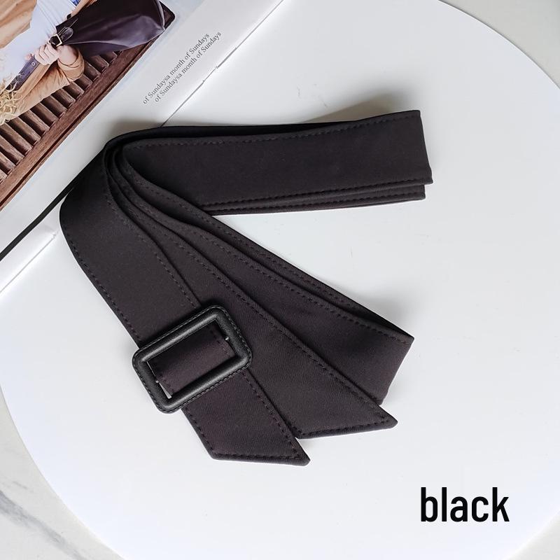 

Универсальный женский тренч цвета хаки с тканевым поясом и ремешком на рукаве