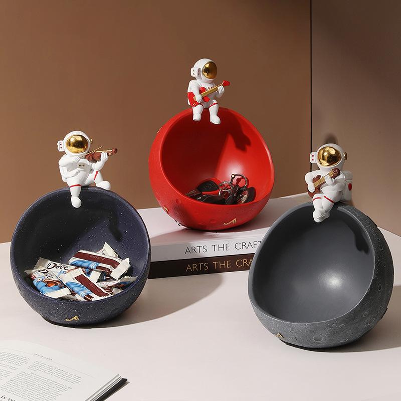 Nordic Creative Design Astronaut Fruit Dining Plate Ornaments Key Storage Living Room Dining Tabletop Entrance TV Cabinet Home Decoration