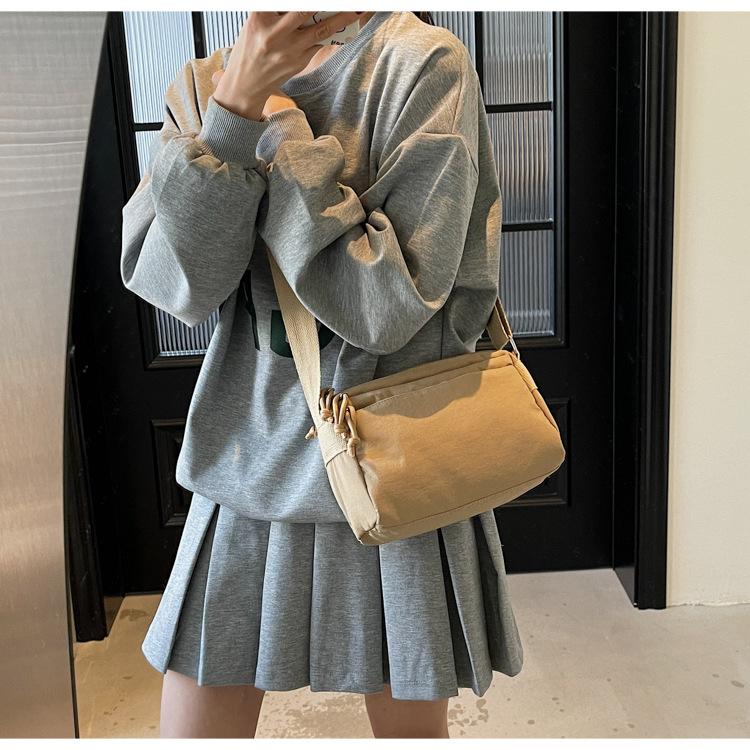 Canvas Bag Women's Spring and Summer Versatile New Shoulder Messenger Bag Sports and Leisure Premium Pillow Bag