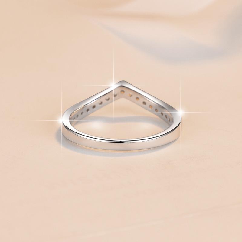 925 Sterling Silver V-Shaped Moissanite Stackable Band Ring - Fashionable Sweet Finger Jewelry