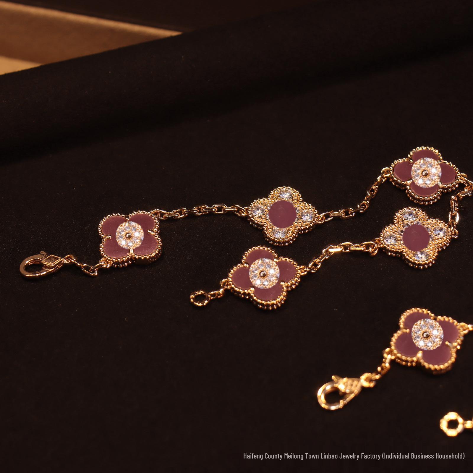 

Yellow Gold Ladies Full Diamond Four Leaf & Ten Flower Bracelet золотий/Яскраво-рожевий