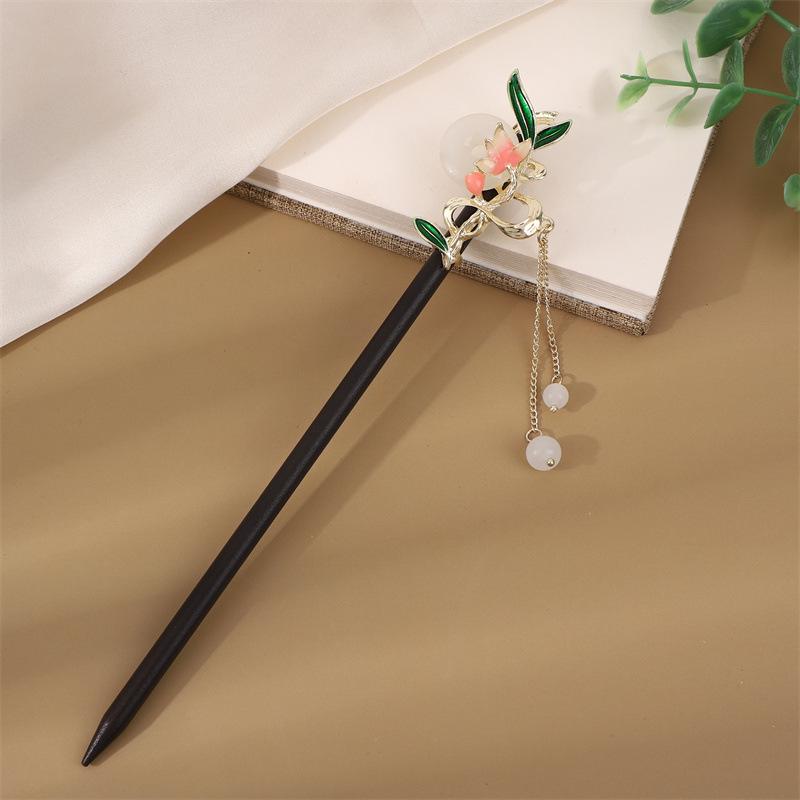 Ebony Style Tassel Hairpin: Vintage Wooden Hair Accessory for Women, Perfect for Simple Updos and Ancient Costume Adornments