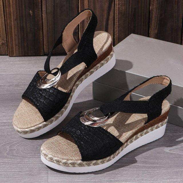 Женские босоножки на танкетке — фото 8