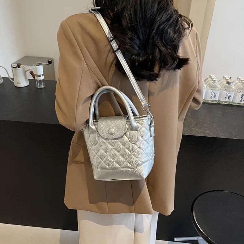 Women's hand-carried travel bag winter new high-end simple trend shoulder Korean versatile explosive bucket bag