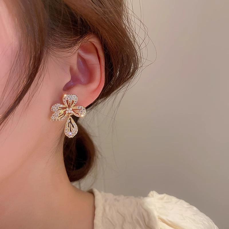 Korean Fashion Crystal Flower Earrings For Women Jewelry Trending New Luxury Women's Zircon Petal Earrings Accessories Gift