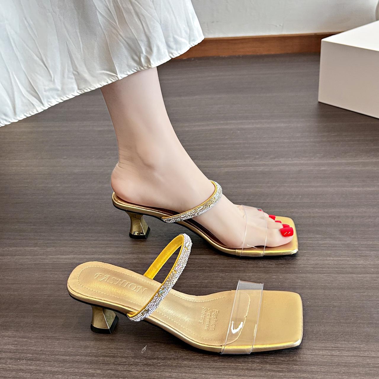 

2025 лето новый однословный прозрачный со стразами темпераментный универсальный нежный литературный вечерний бриз тонкий каблук высокий каблук крутые шлепанцы 35