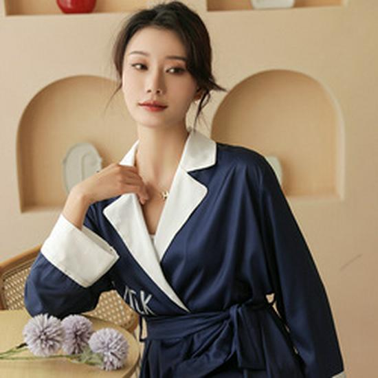 Damski Długi Szlafrok Ślubny i dla Druhen w Stylu Jedwabiu z Nadrukiem Żurawi - Oddychająca i Wygodna Piżama.