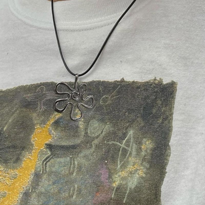 Flower Pendant Necklaces Irregular Flower Pendant Necklaces Flower Jewelry Alloy Material Birthday Gift for Women Girls