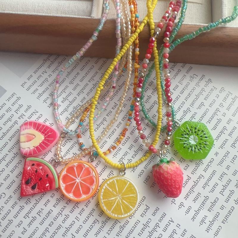 Verschiedene Frucht-Anhänger-Halskette für Mädchen Frauen Handgefertigt Reiskörner Böhmischer Choker Wassermelone Zitrone Erdbeere Hals Schmuck