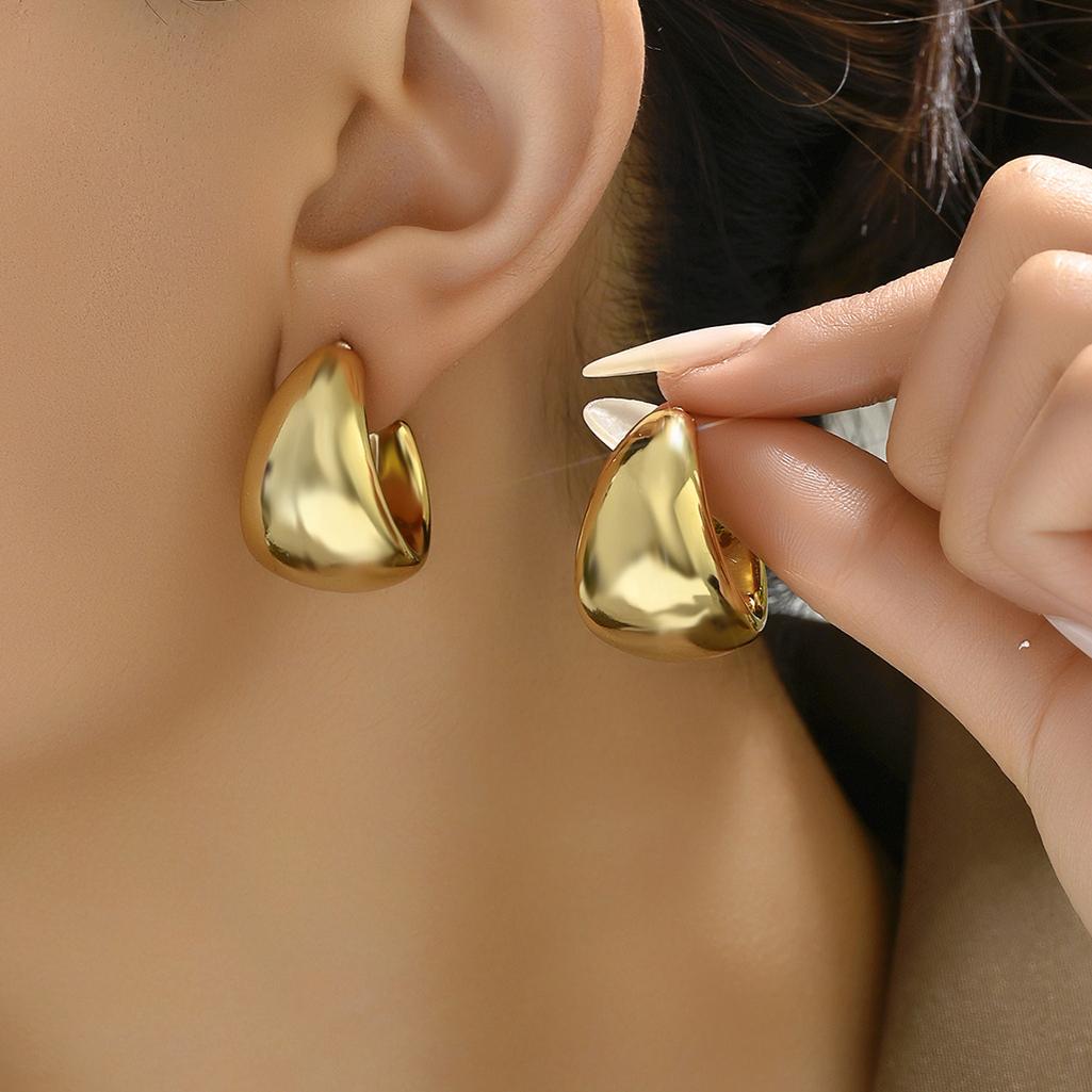 Fashion Metal Irregular Chunky Hoop Earrings for Women Vintage Gold Color Thick C-Geometric Drop Earrings Statement Jewelry Gift