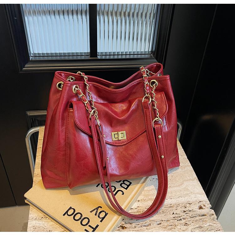 

Retro feeling large capacity design underarm tote bag women s bag new autumn and winter chain single shoulder oblique span bag красный