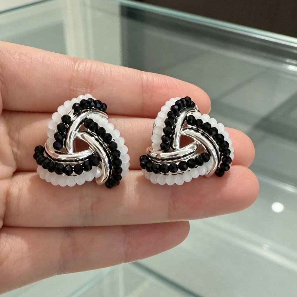 Vintage Black Series Stud Earrings 925 Silver Needle Minimalist High-End Personality Accessories for Women