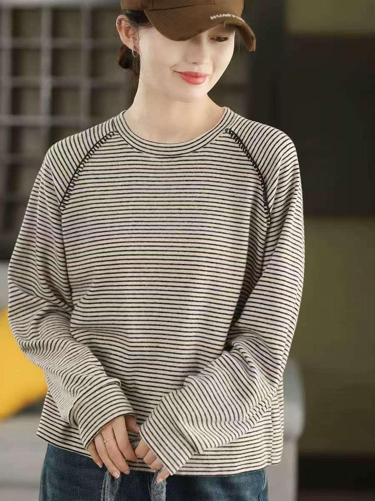 Women's Retro Striped Stitching Layered T-Shirt - Artistic Autumn/Winter Casualwear