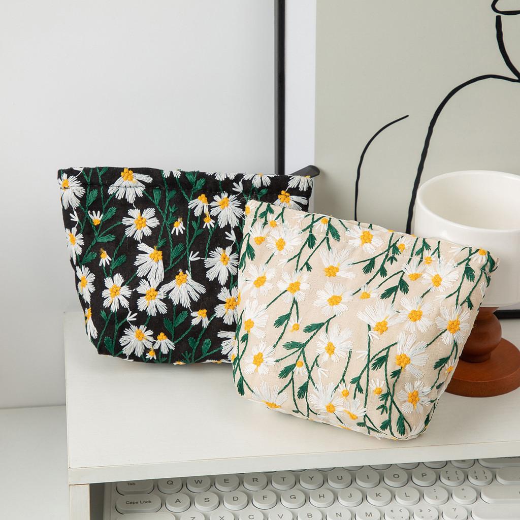 Breathable Canvas Toiletry Organizer With Flower Embroidery For Women And Men