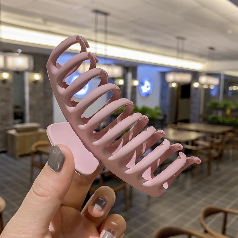 Großer französischer Retro-Klammer-Haarclip für elegante Damenfrisuren.