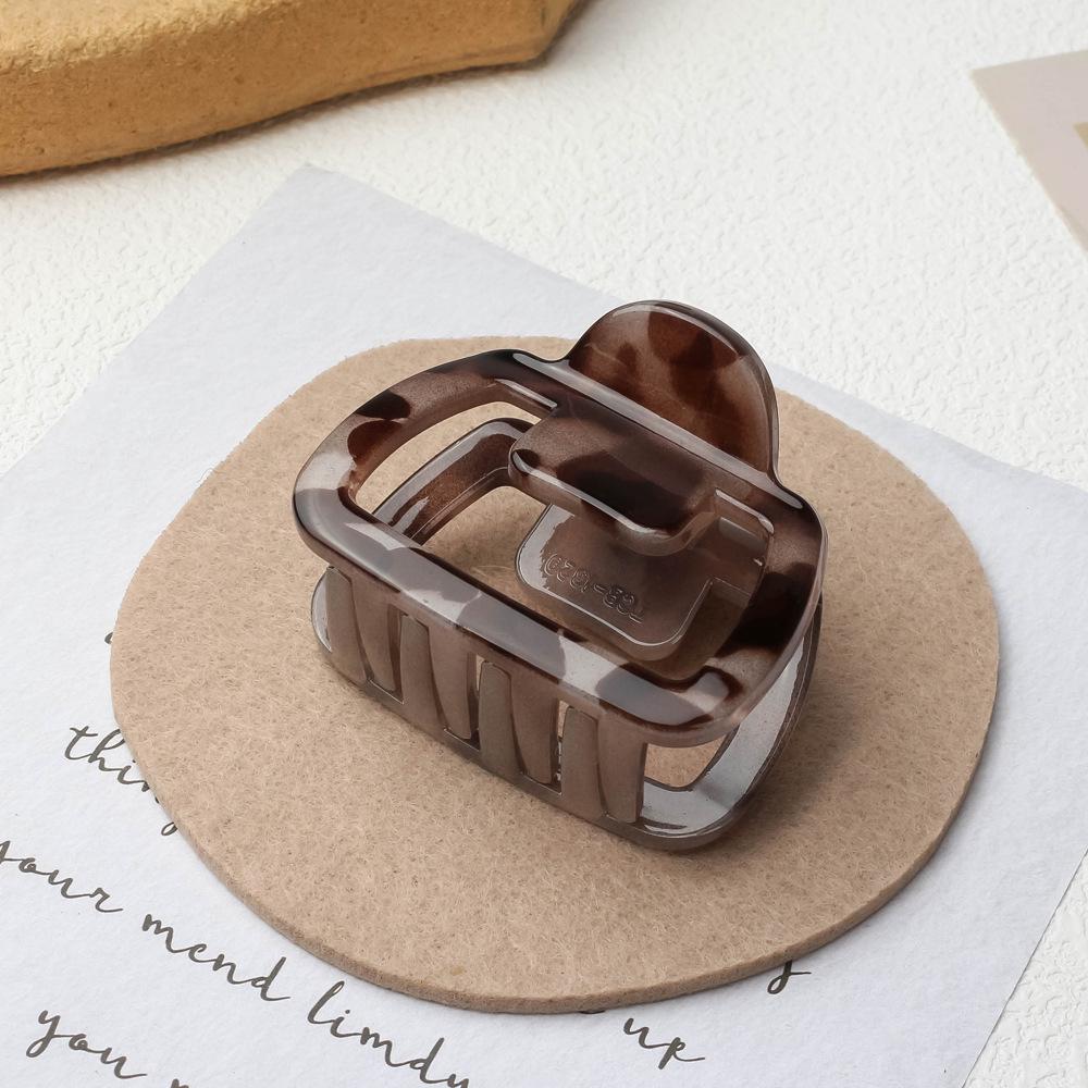 

Элегантная женская заколка для волос «полупучок» 2025: Маленький краб для большого объема, стиль «на затылке»