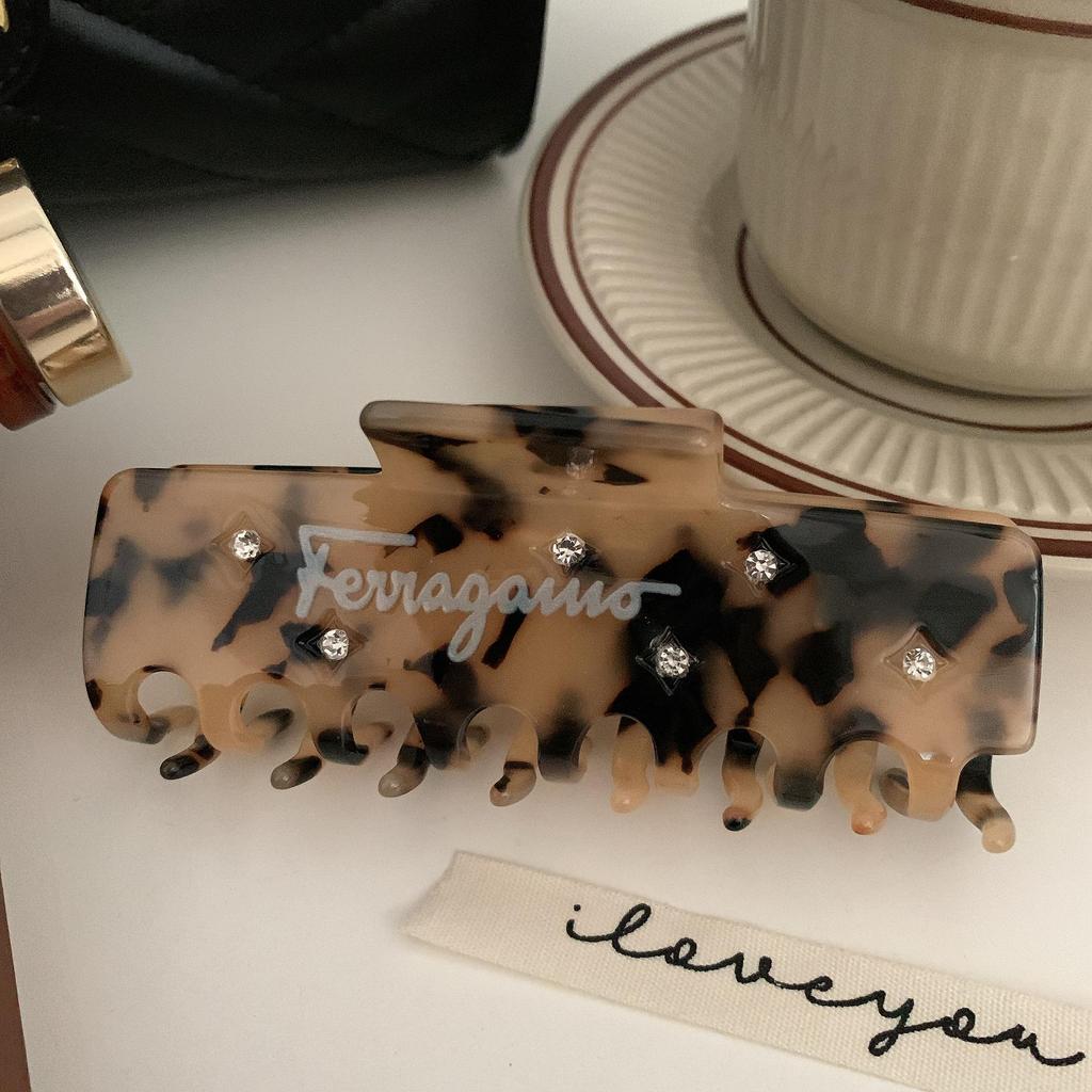 "Korean High-Grade Acetate Shark Hair Clip - Large Ornamental Head Accessory for Women"