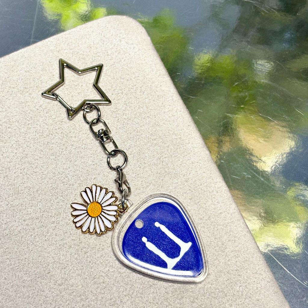 GD Little Daisy Guitar Pick Necklace & Keychain Pendant Collectible