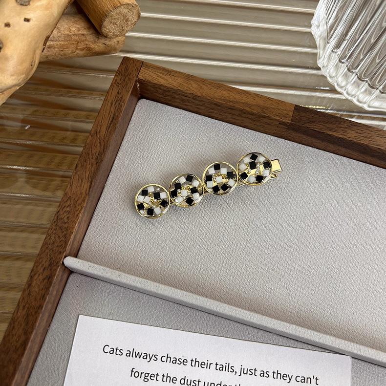 

Less vitality atmosphere! Japan and South Korea exquisite contrasting colors love one-word clip side bangs broken hair one-word hairpin tide